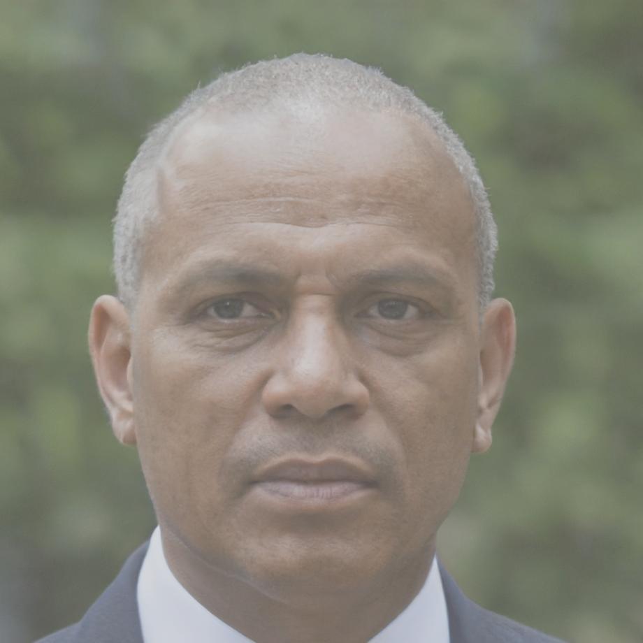 Portrait of Thanh Nguyen, Finance Director